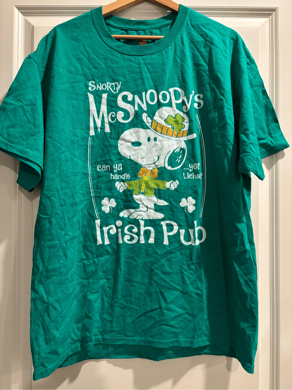 Snorty McSnoopys Irish Pub XL Tshirt for men