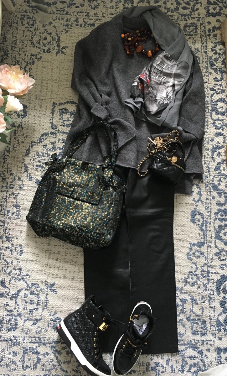 Pullover oversize Ärmelsäume mit Bändern, grau dick wollig hinten