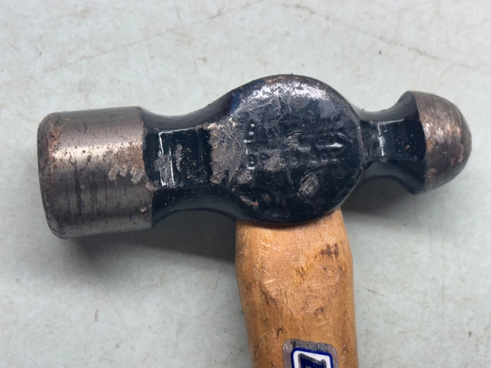 Herramientas PUNTO AZUL Bola Peen Martillo con Mango de Nogal De Colección Hecho en EE. UU. Foto 3 de 4