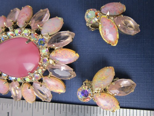 Broche et boucles d'oreilles vintage créateur haut de gamme non signées cabochon rose dos ouvert - Photo 10/10
