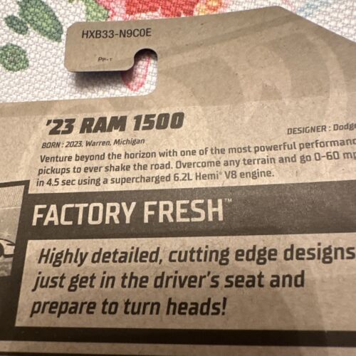 Camión Hot Wheels HW Factory Fresh 7/10 • '23 RAM 1500 rojo HXB33 2024 - Imagen 9 de 10