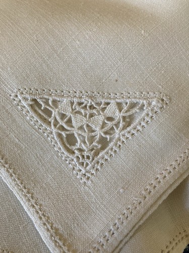 4 Vintage Hand Embroidered Linen Napkins w Cutwork Pulled Thread Ivory Heirloom - Picture 2 of 7