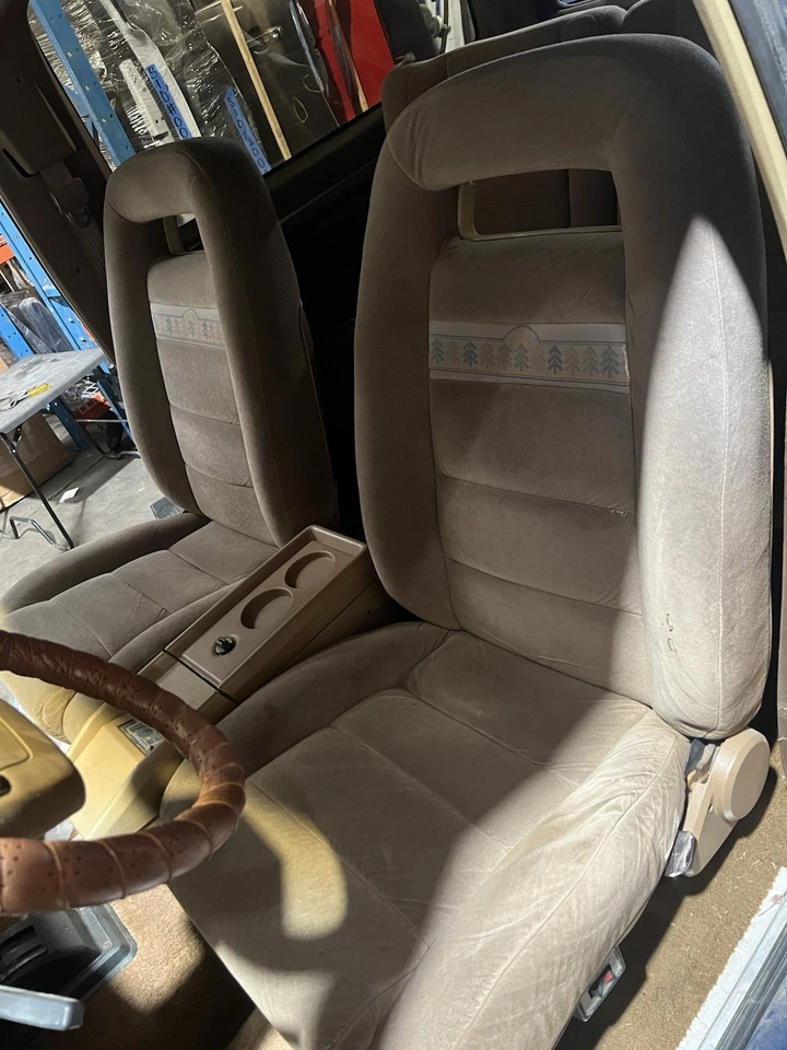 1987-1988 Ford Bronco II XLT Front & Back Seat OEM USED SOLD AS IS — 第 2/4 张图片