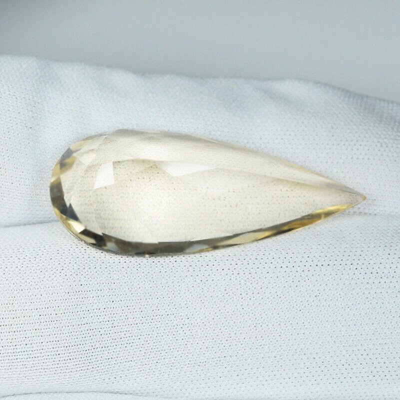 24.29 ct TOP LUSTROUS LIGHT YELLOW - NATURAL BERYL  AQUAMARINE  See Vdo 3275 AC - Image 2 of 2