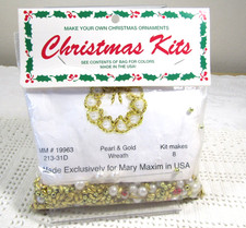 Vtg. Mary Maxim Merri Mac Christmas Ornament Kit Pearl Gold Wreath Makes 8