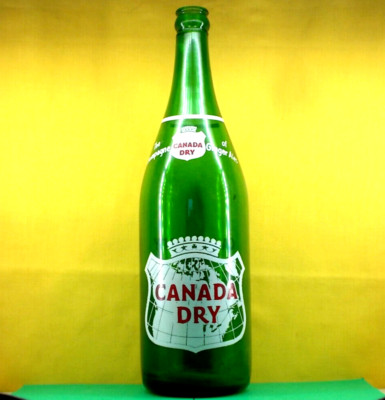 CANADA DRY ** ''The Champagne of Ginger Ales'' * 26 oz Glass Bottle * EMPTY * 1951