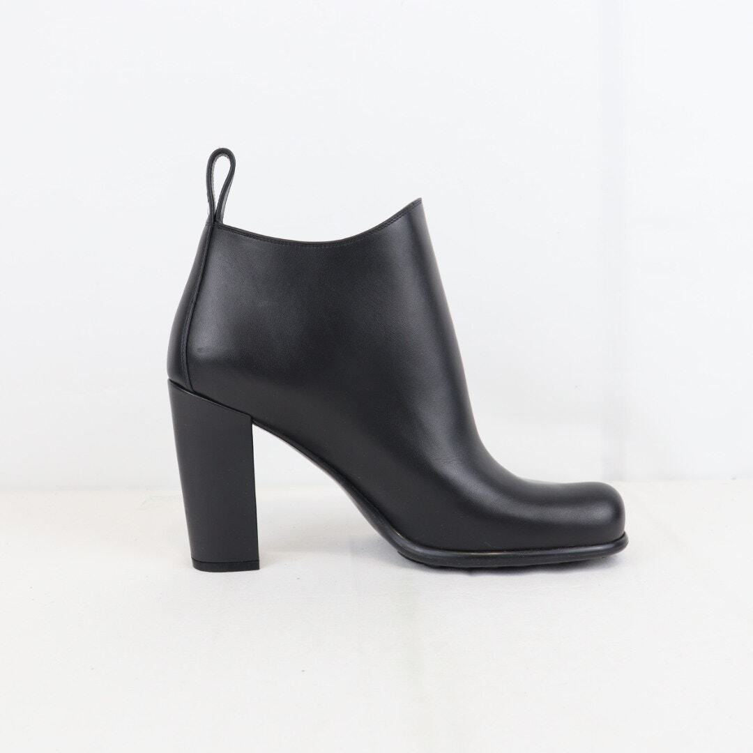 ちゅんさま専用　BOTTEGA VENETA STORM ANKLE BOOT Bottega Veneta Storm Cuir Boot in Nero | FWRD
