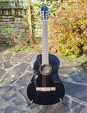 Yamaha C40 Black 4/4 Classical Guitar 6-String Nylon Right-Handed