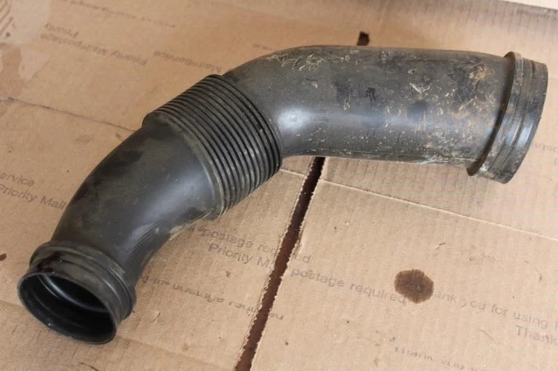 2011 2012 2013 2014 VOLKSWAGEN TOUAREG TDI AIR INTAKE TUBE PIPE 7P6129627B - Image 2 of 4