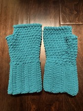 Women  s Beautiful Turquoise Fingerless Hand Crocheted Gloves - Medium Size  