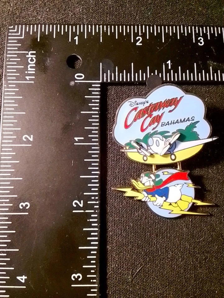 Disney DCL Donald Duck Flying to Castaway Cay Dangle Lightning Pin Trading 2004