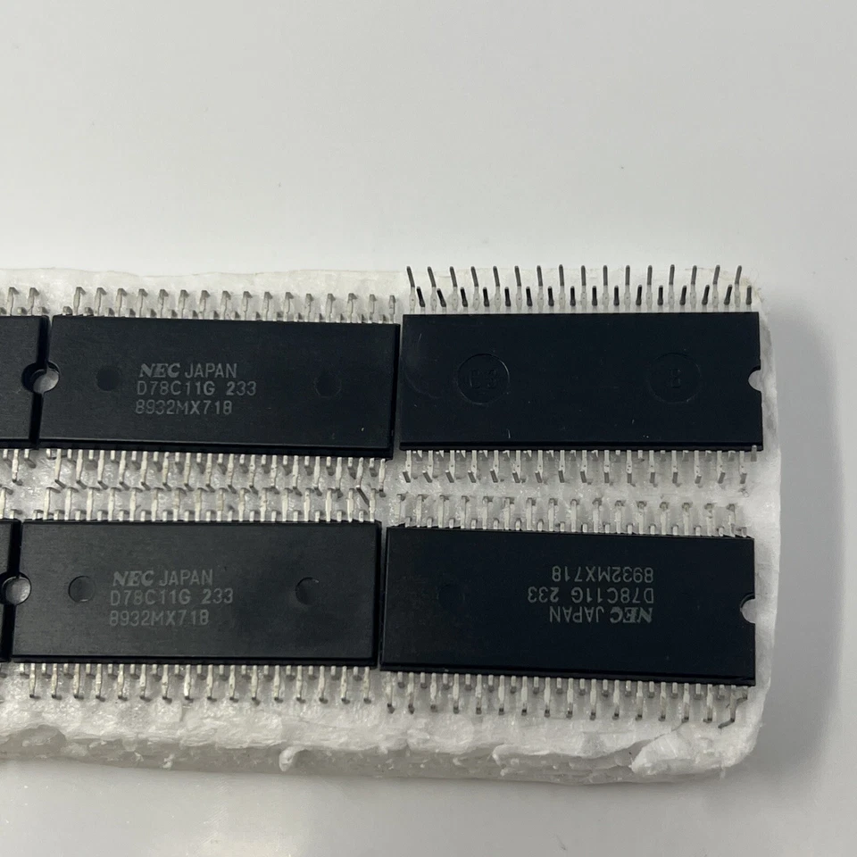 1 NEC UPD78C11G 233 8-BIT Single-CHIP Microcomputer Analog Digital Conversion - Image 2 of 4