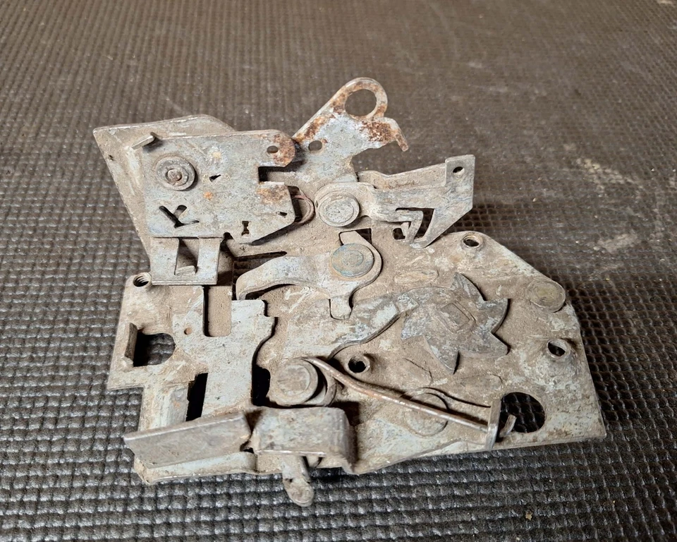 Chevy Corvette 1960 1961 1962 pestillo de puerta derecha liberación se envía a todo el mundo Foto 3 de 3