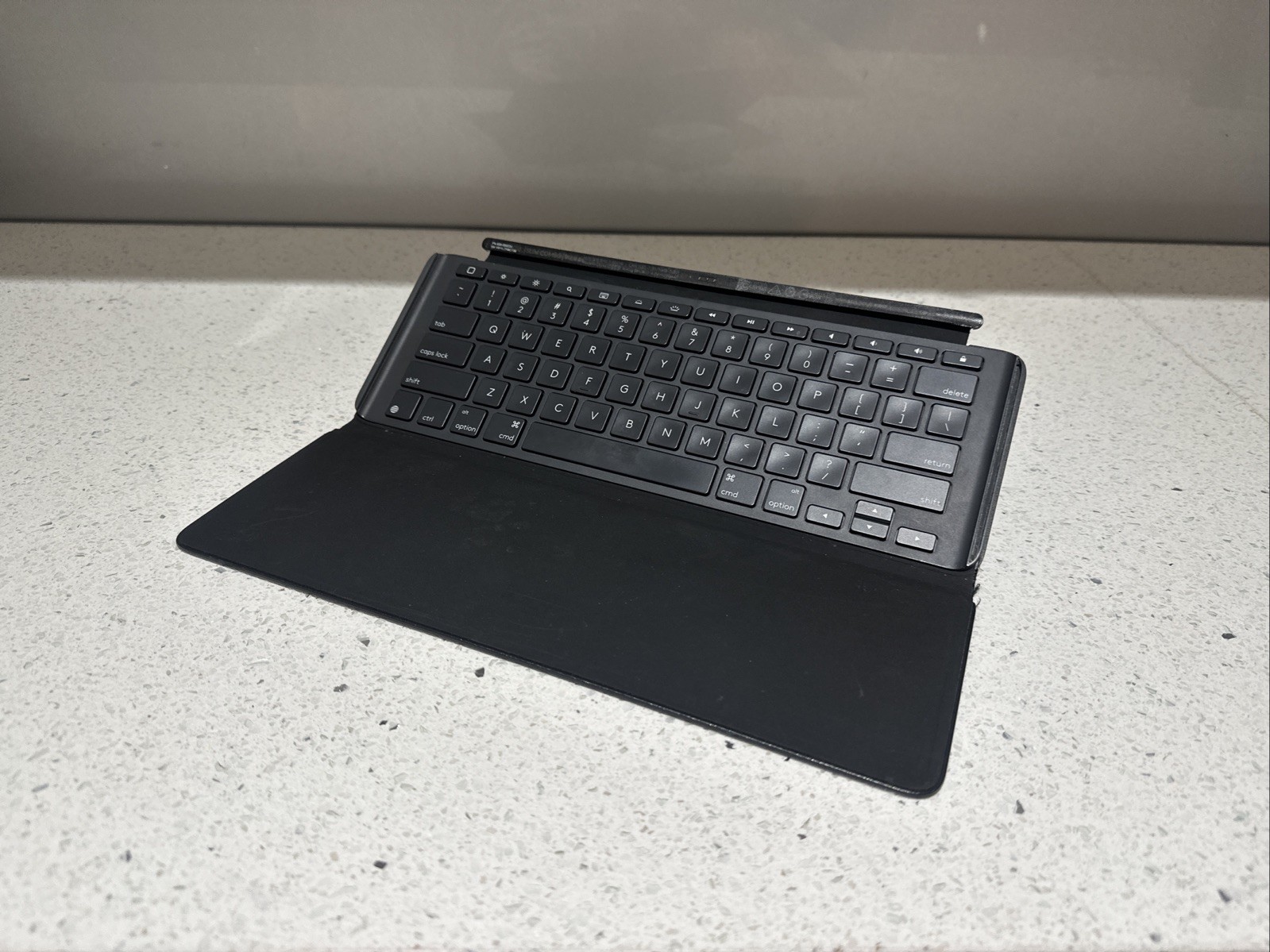 Logitech YB0010, 12.9&rdquo; IPAD Pro 1st/2nd Gen Detachable Keyboard Only, Backlight