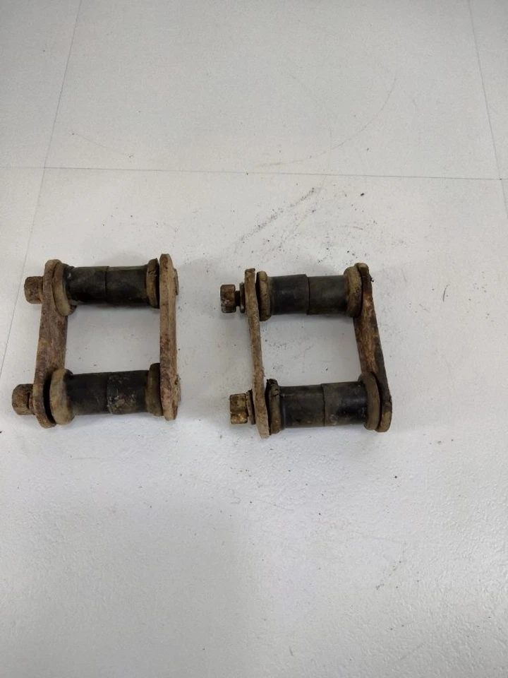 Juego de grilletes de resorte de hoja trasera MG MGB 1962 a 1980 OEM Foto 4 de 4