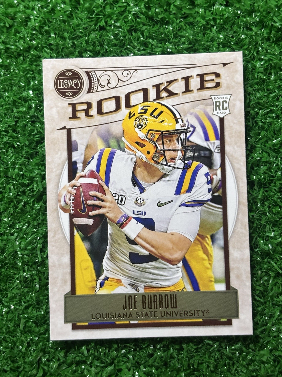 2020 Panini Legacy - Rookies Joe Burrow #141 (RC)