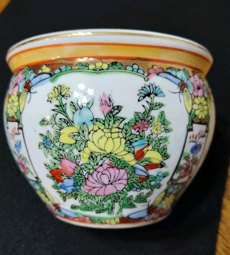 Beautiful Vintage / Antique Chinese Porcelain Pot with Birds and Floral Design - Picture 2 of 9