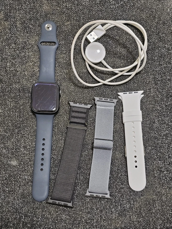 Apple Watch Series 8, photo 1 of 5