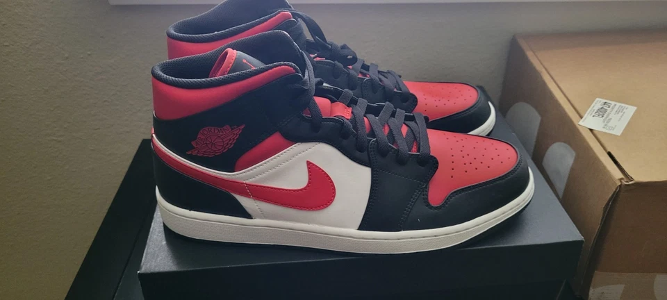 Nike Air Jordan 1 Retro “Mid Bred Toe” Negro Rojo Fuego Blanco 554724-079 Talla 13 Foto 2 de 4