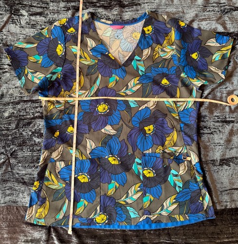 Vera Bradley blue floral scrub top multicolor, S, pre-owned/ excellent - Picture 3 of 5