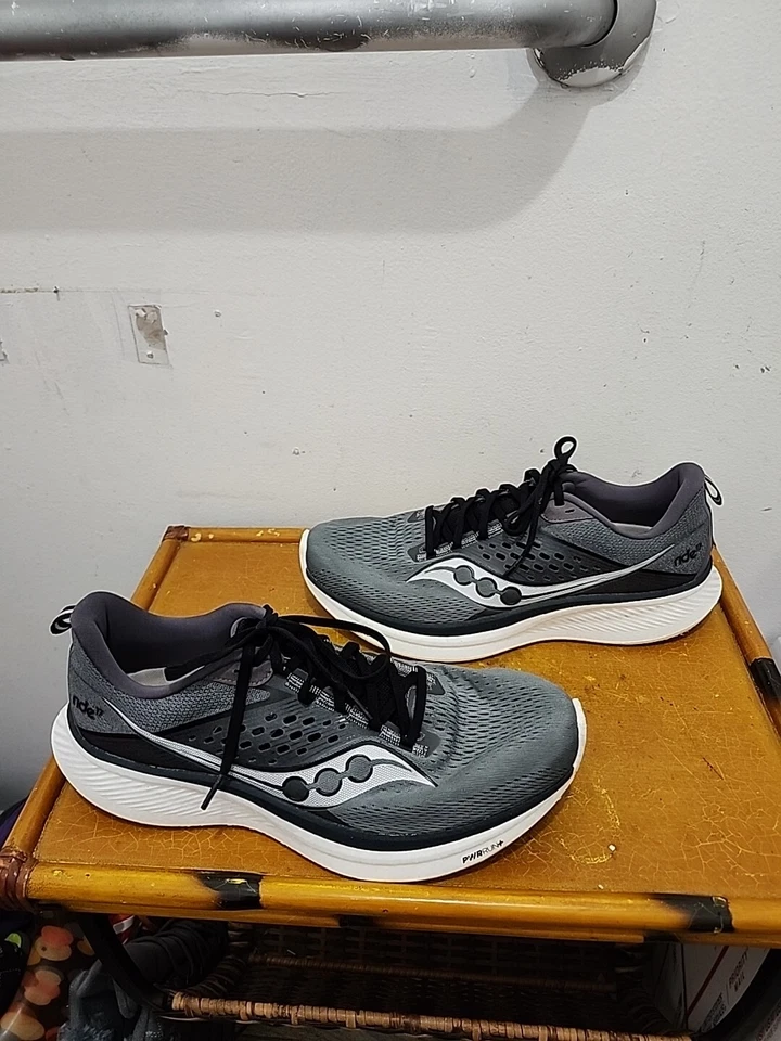 Zapatilla deportiva Saucony Ride 17 para hombre talla 12 Foto 2 de 4