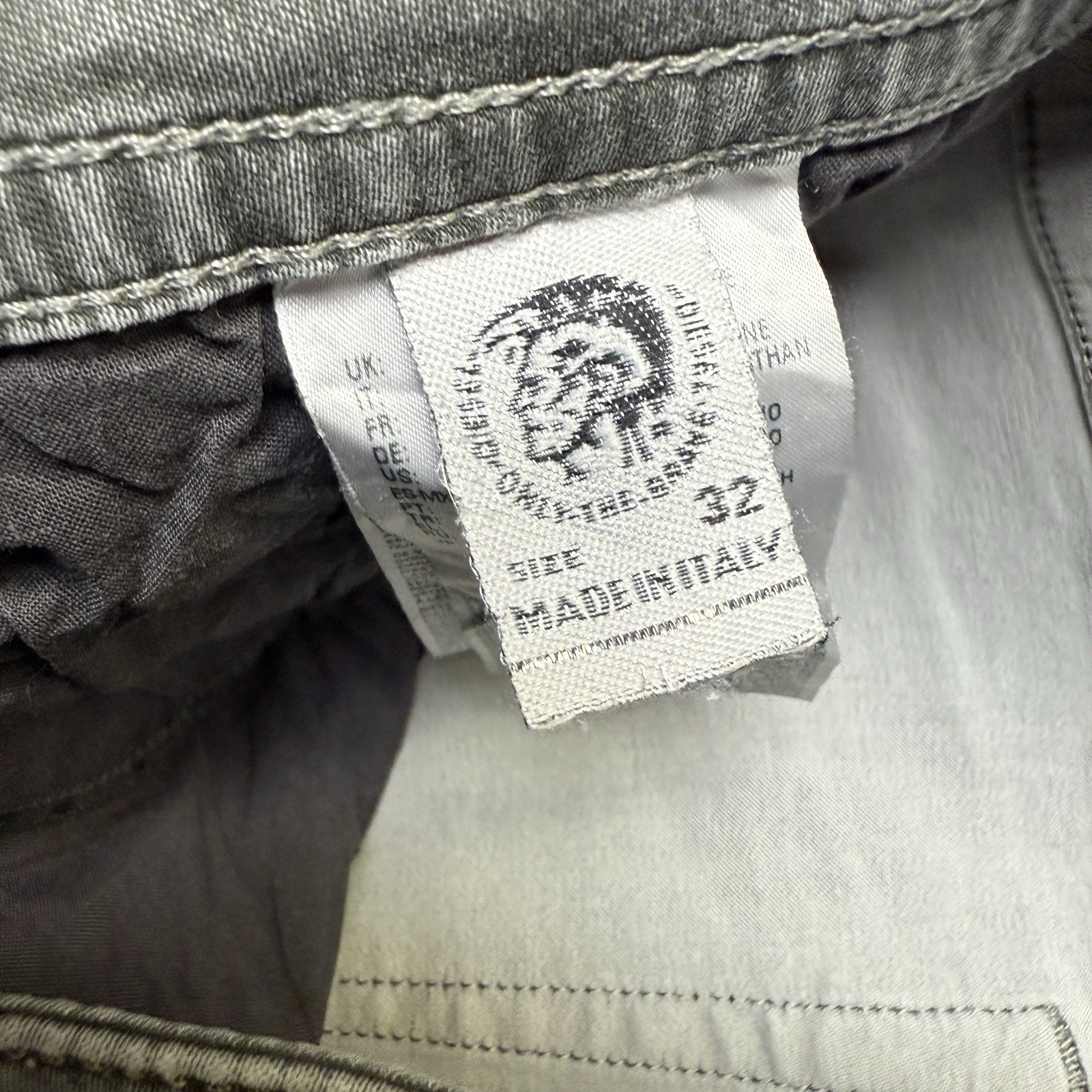 Diesel Akee Jeans Button Slim Tapered Gray Wash Denim Pants Measures 32x30 Italy