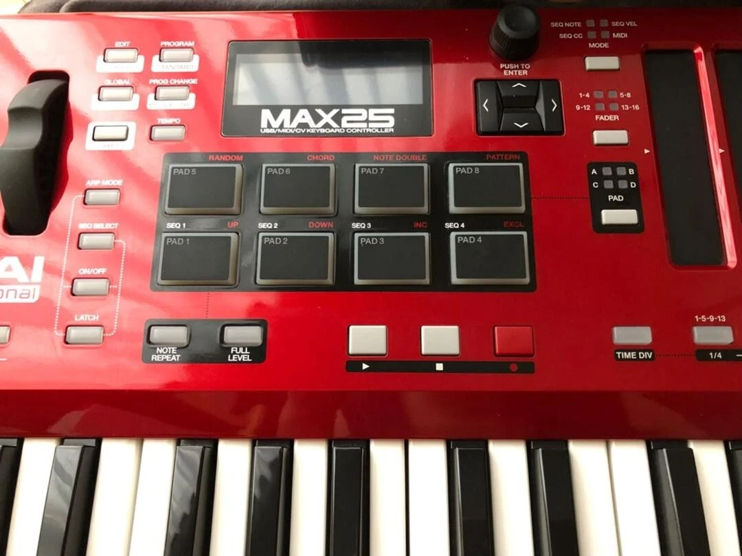 AKAI Professional MAX25 / USB MIDI Keyboard & Drum Pad