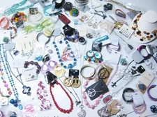 New Below Wholesale 12 Mixed Jewelry Lot Brand Names Necklace Bracelets Earrings