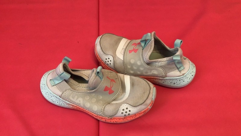 Girls Under Armour Tennis Shoes Size 1