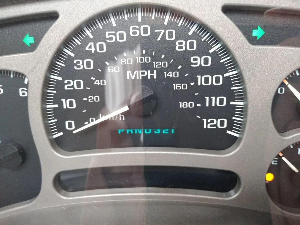 15190824 GMC 2004 Yukon Sierra Instrument Gauge Cluster Chevy Silverado OEM H106 - Image 2 of 4