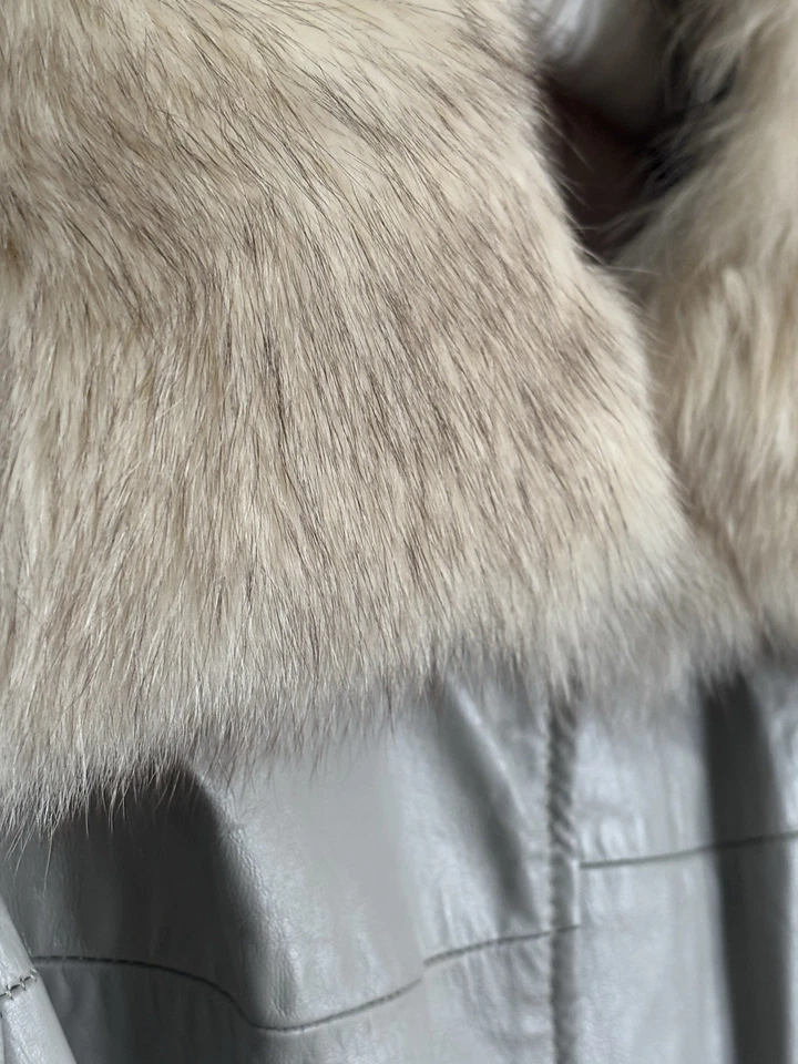 Abrigo de cuero vintage Green Bay Furriers Ohio ribete de piel talla 12 gris claro con cinturón Foto 3 de 4