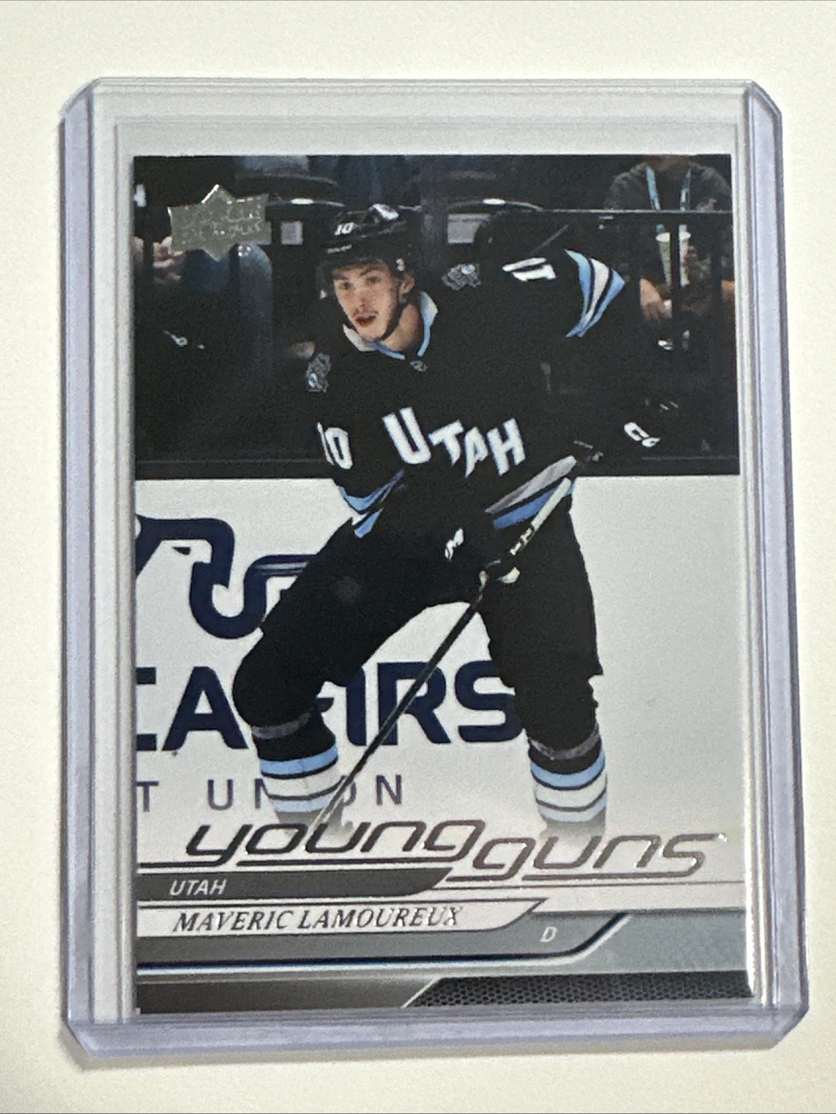 2024-25 Upper Deck Series 2 - Young Guns Maveric Lamoureux #487 (RC)
