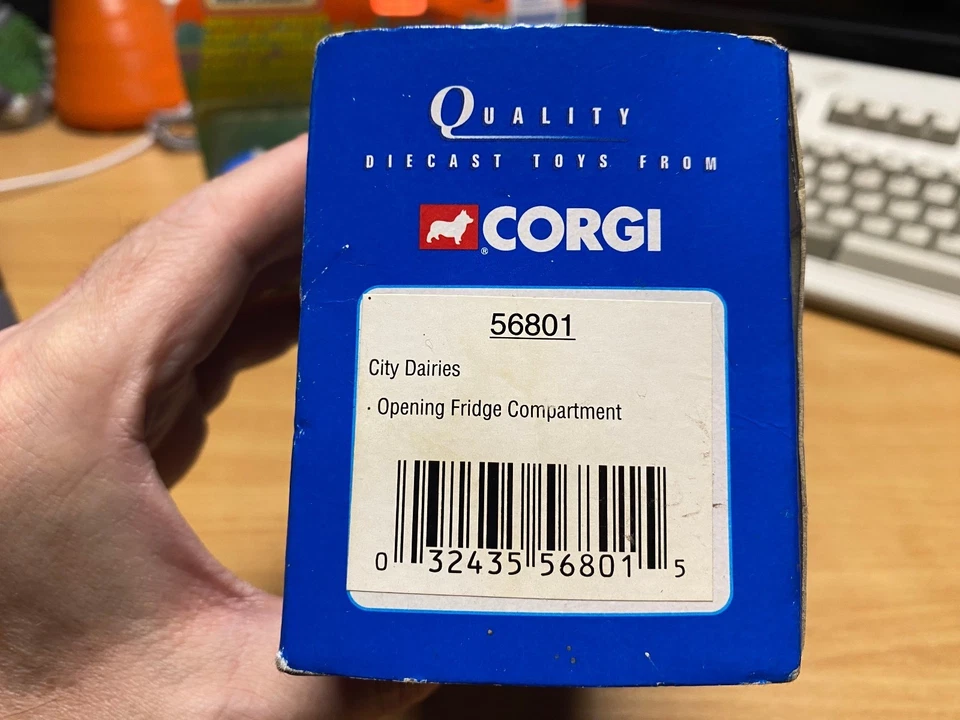 🙇🏻 CORGI FORD TRANSIT MK2 MILK VAN MINT NEW BOXED MODEL CITY DAIRIES 56801 🙇 - Image 3 of 4