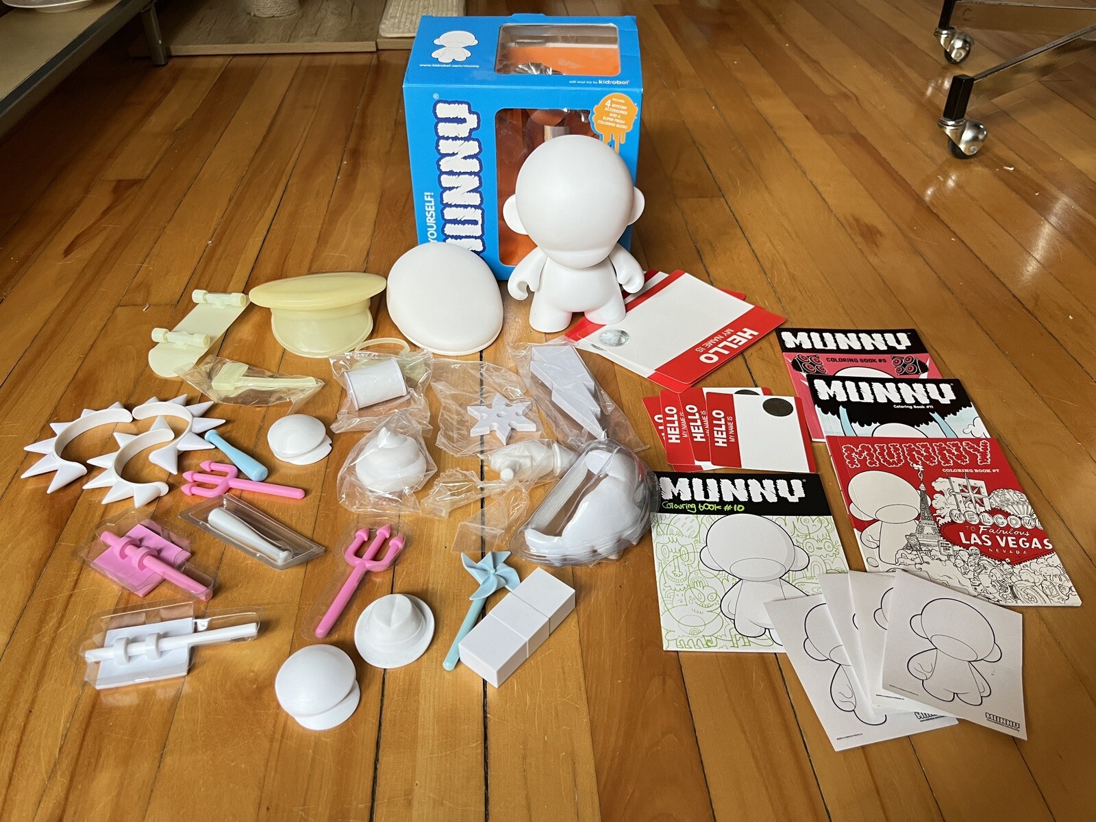 KIDROBOT Do It Yourself! Munny vinyl toy with extra accessories and box