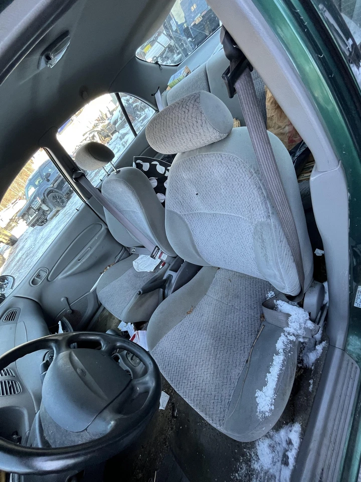 Puerta delantera izquierda ford escort 97 98 99 00 01 02 Foto 4 de 4