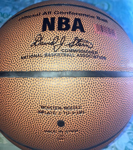 Los Angeles Lakers Elgin Baylor #22 Autographed Spalding Basketball - Picture 5 of 9