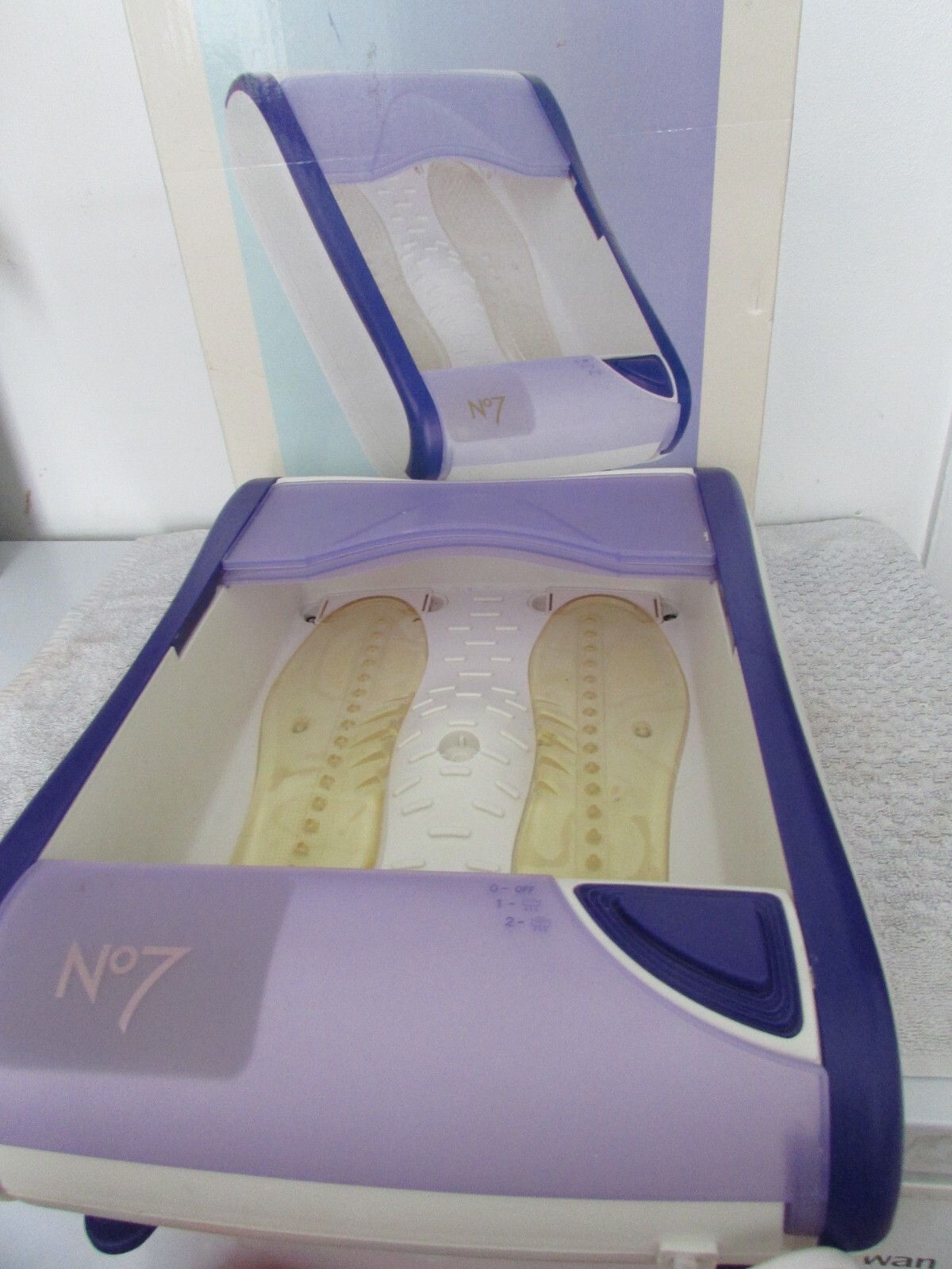 Boots No.7 Soak and Soothe Foot Spa Model 5535107 Boxed eBay