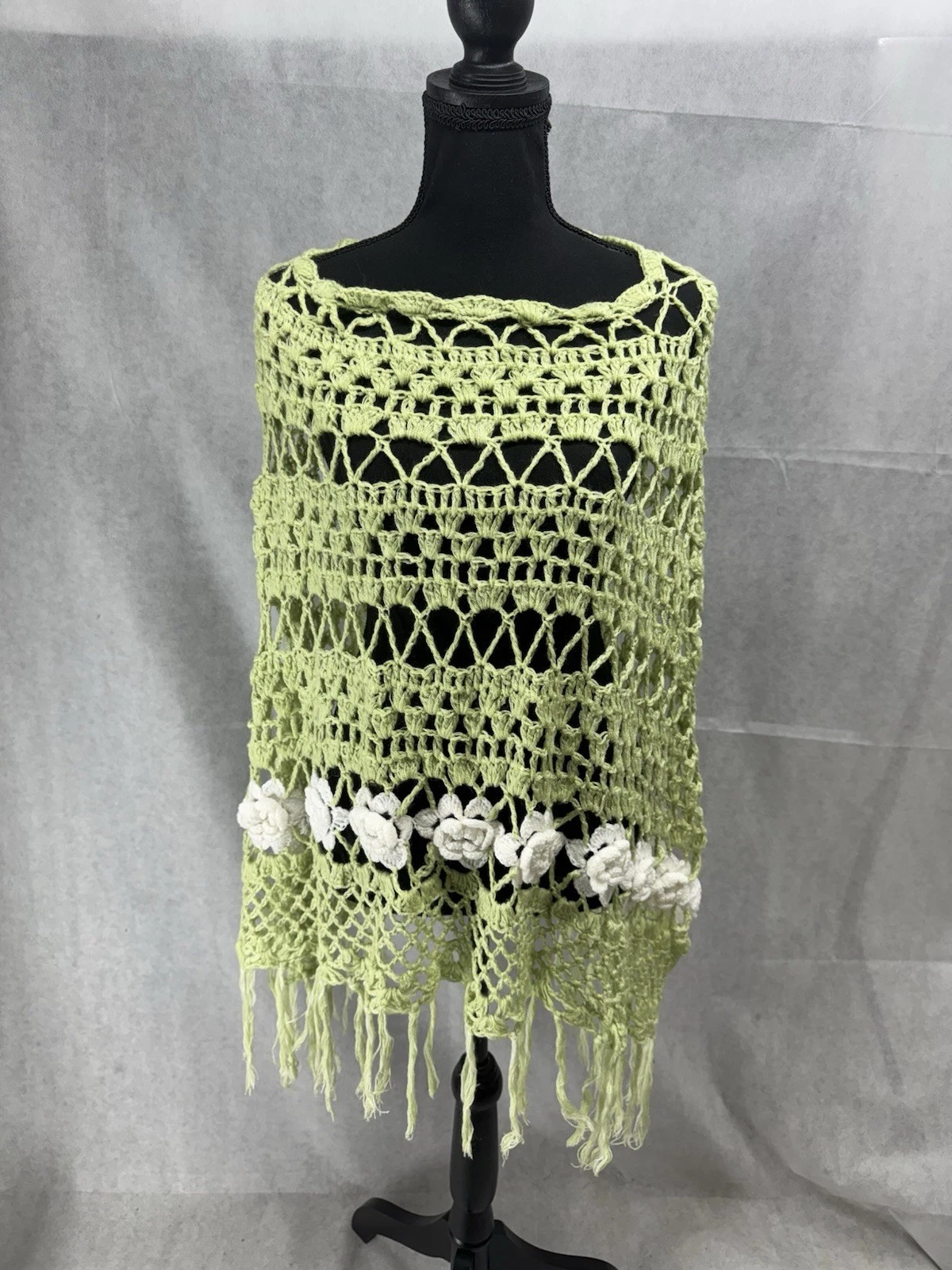Vintage Pea Green Knit Poncho White Flowers NWOT Pullover One Size