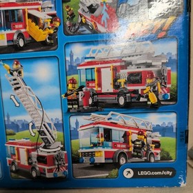 Brand New Sealed LEGO City 60002 Fire Truck Complete Set Retired