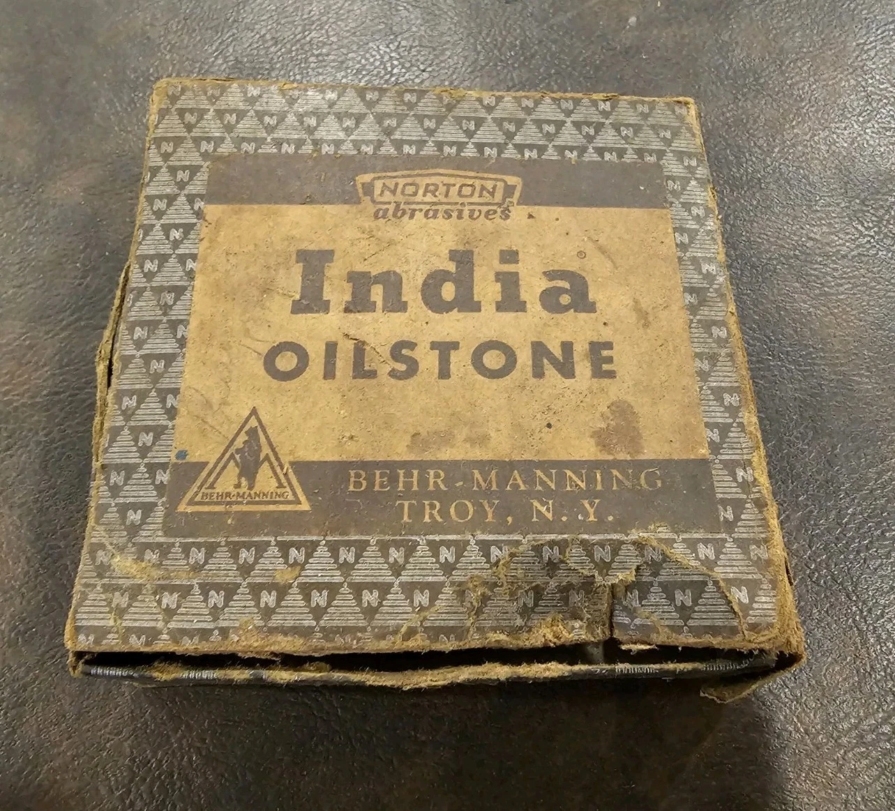 Vtg NORTON INDIA Oilstone Round Knife Sharpening Stone 2 Sided