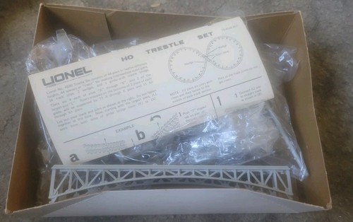 Vintage Lionel HO Gauge Trestle Set With Bridge New Sealed Packages - Picture 2 of 3