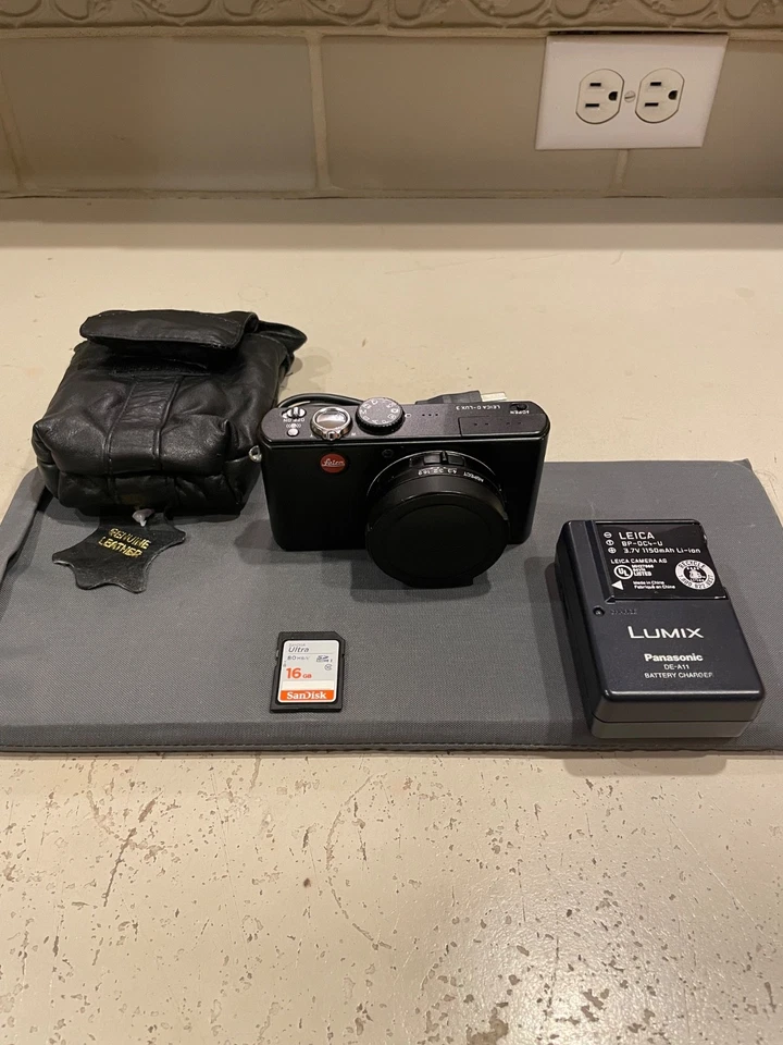 Leica D-LUX 3 10 MP Digital Camera -  4x wide zoom LEICA DC VARIO-ELMARIT Lens - Image 3 of 4