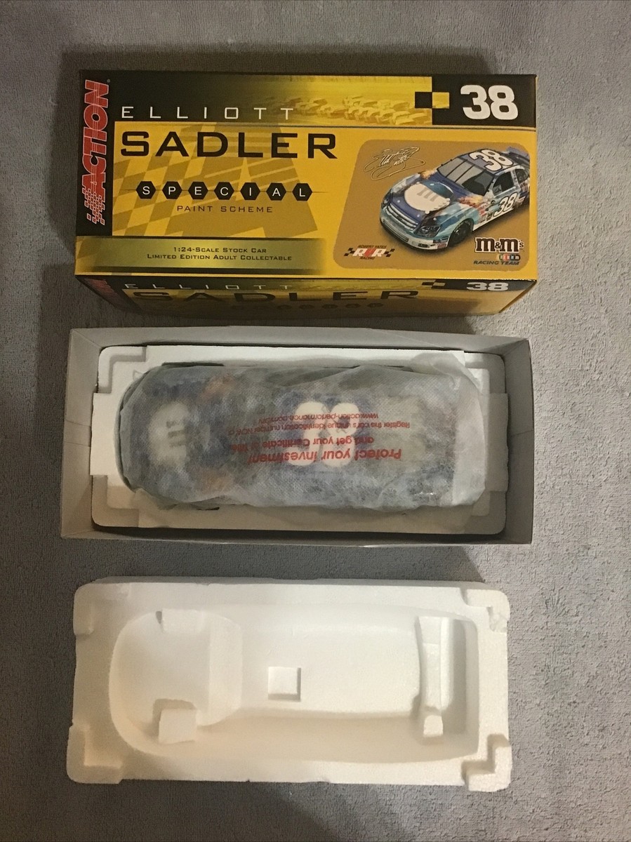 2006 Action ELLIOTT SADLER #38 M & M's / Pirates Caribbean Dead