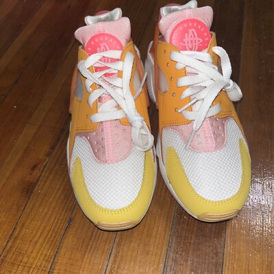 Women's Size 8- New Nike Huarache Summit White/ Hyper Pink DX2674