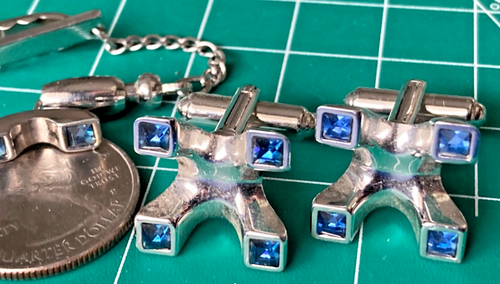 Gemelli vintage tono argento mod strass zaffiro blu + cravatta atomic four - Foto 2 di 6
