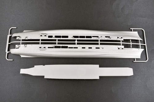 Trompeter 05628 PORTAAVIONES MARINA ALEMANA DKM PETER STRASSER Kit 1:350 - Imagen 3 de 8