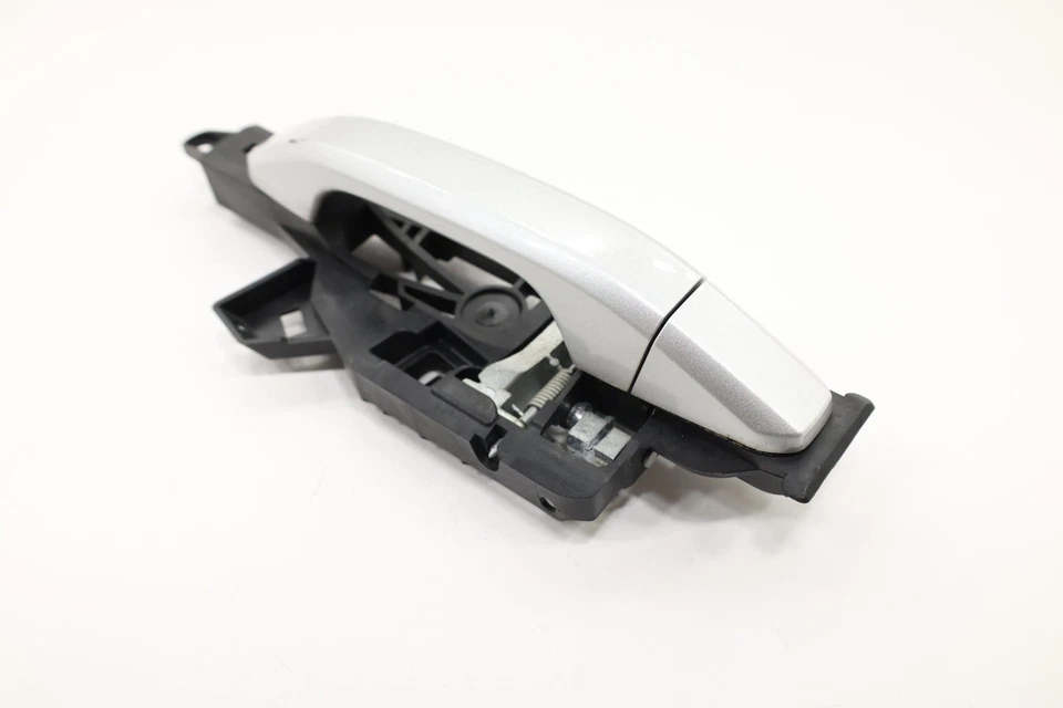 Chevrolet Tahoe 2015-2020 manija de puerta exterior delantera izquierda fabricante de equipos originales gris_gan Foto 3 de 4