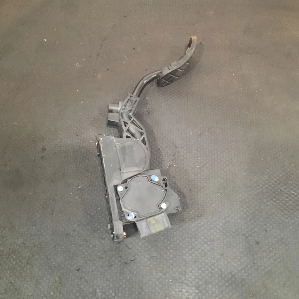 Volkswagen Golf 2004 acelerador pedal 1J2721503C #9 Foto 2 de 3