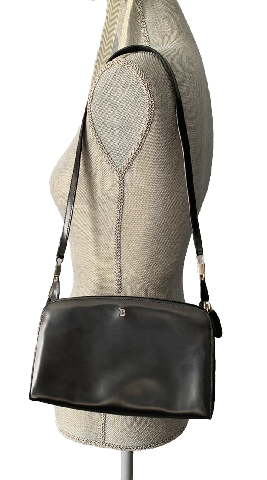 Bally vintage bag/clutch black Leather , Shoulder Str… Gem