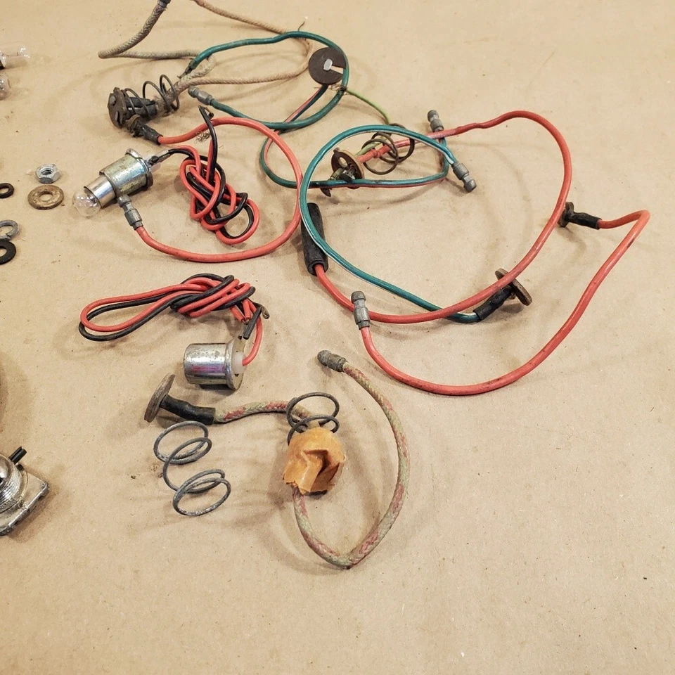 Jaguar XKE E-Type BOMBILLA DE TABLERO CARCASA LÁMPARA DE CABLEADO paquete OEM Foto 3 de 4